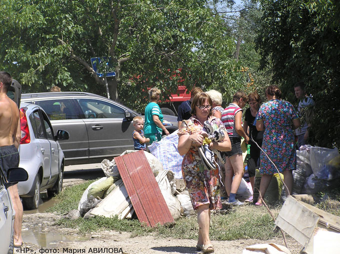 Пострадавшему Крымску протянули руку помощи