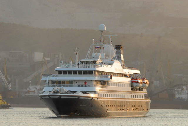 Иностранные туристы сплясали под «дубинушку»